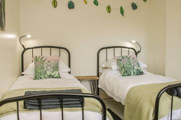 Log Cabin for 4 People in Shrewsbury, Shropshire, Photo 4