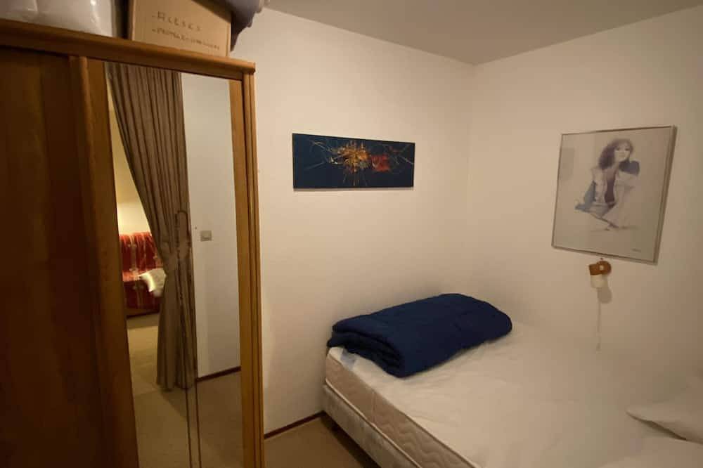 Ganze Wohnung, South-facing mountain-view apartment with ski-in, ski-out convenience in Manigod, Annecy und Umgebung