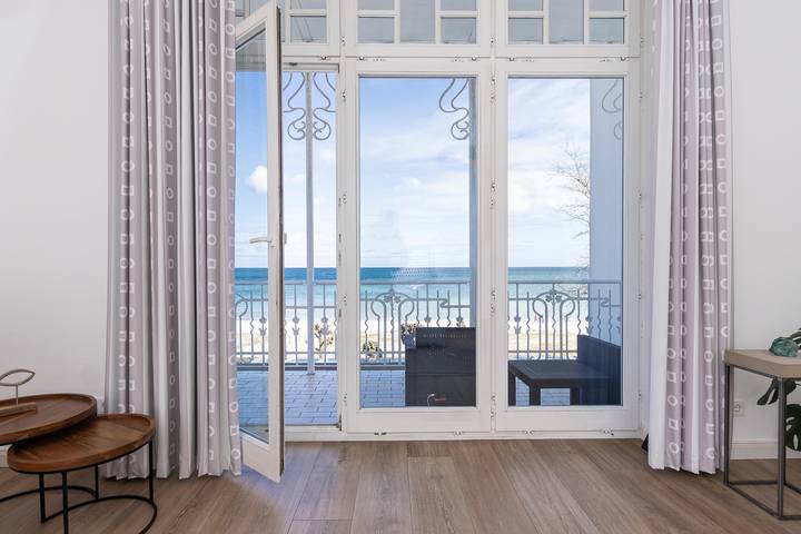 Ferienwohnung für 4 Personen, mit Balkon und Ausblick sowie Sauna, mit Haustier in Binz