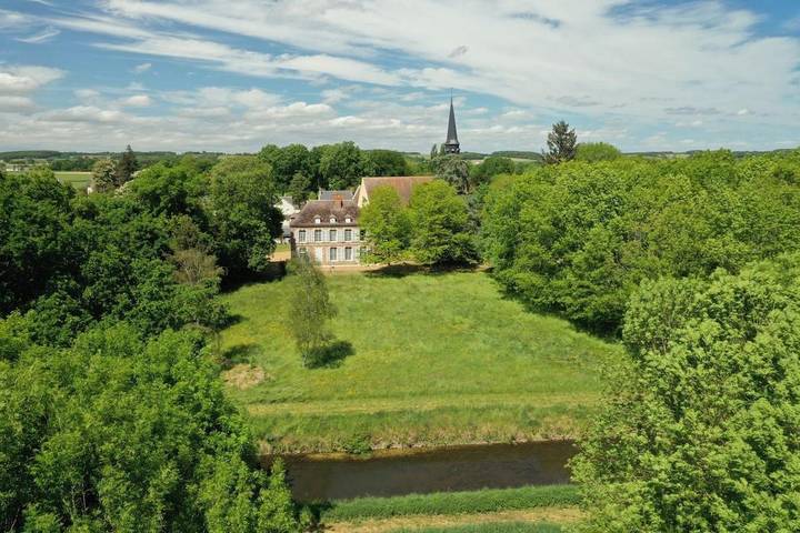Location de vacances pour 15 personnes, avec Terrasse et Jardin ainsi que Piscine et Vue à Unverre