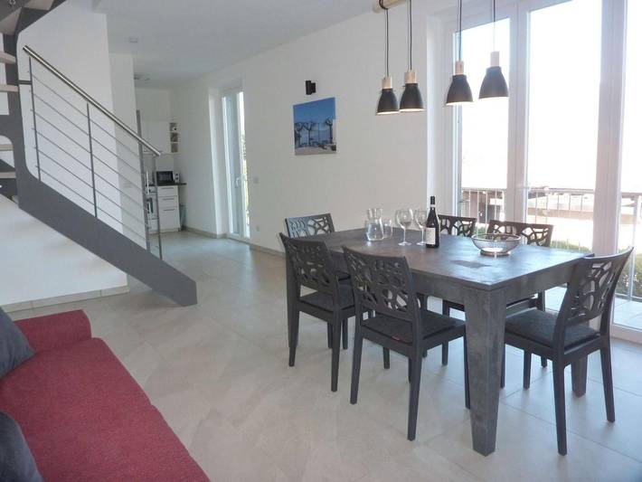 Entire apartment, Apartment 'Casa Delle Palme' with Lake View, Balcony and Wi-Fi in Castello Valtravaglia, Castelveccana