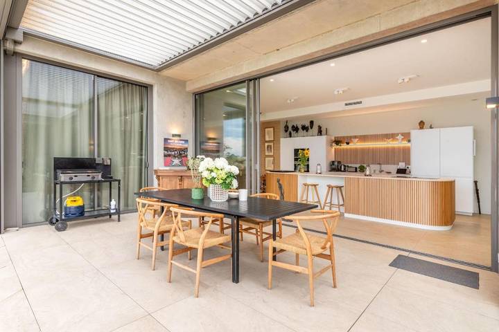 Location de vacances pour 8 personnes, avec piscine ainsi que terrasse et jardin à Saint-Didier-au-Mont-d'Or - 3