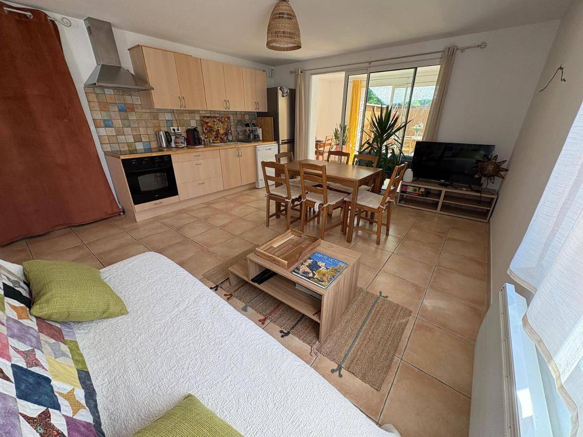 Appartement entier, Logement avec jardin et terrain de pétanque privé in Venelles, Région d'Aix-en-Provence