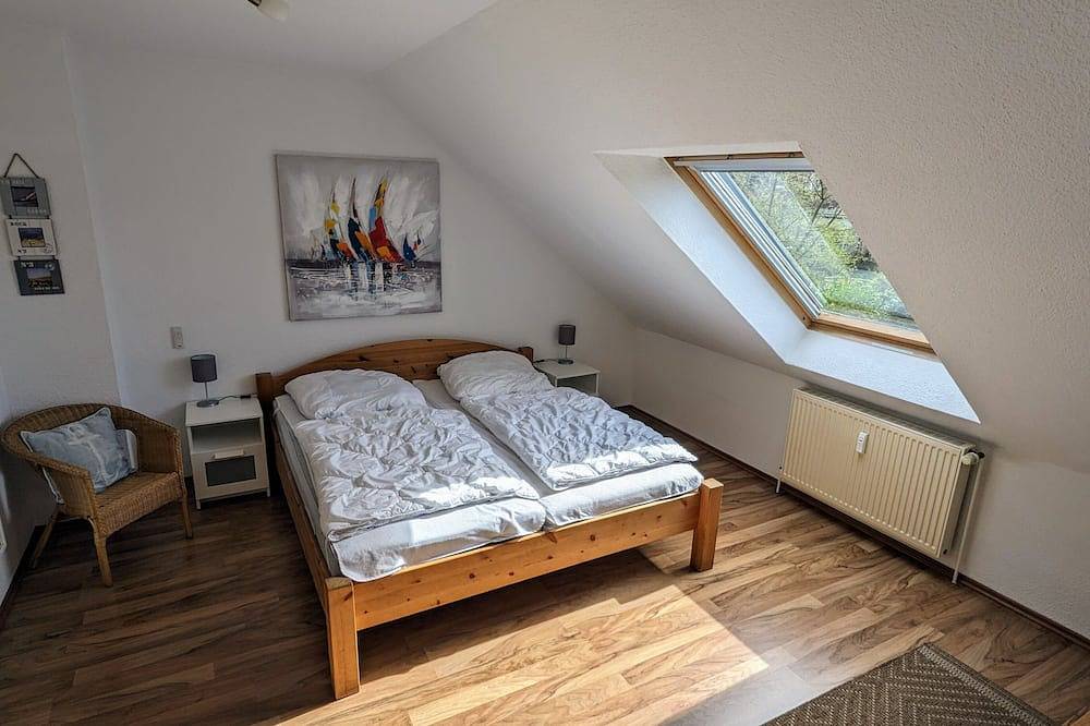 Gut ausgestattetes und geräumiges Ferienhaus mit eingezäuntem Garten inkl. Wlan in Sahlenburg, Cuxhaven