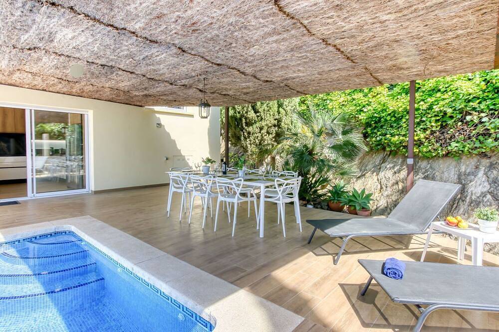 Alleinstehendes Ferienhaus mit  W-Lan, privatem Pool, Klimaanlage, Tv, Terrasse, Parkplatz in Palau-saverdera, Oberampurien