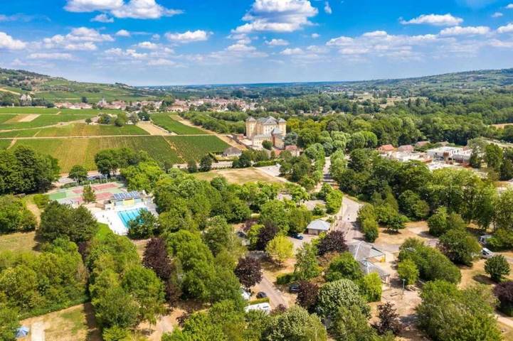 Camping pour 5 personnes, avec terrasse en Bourgogne