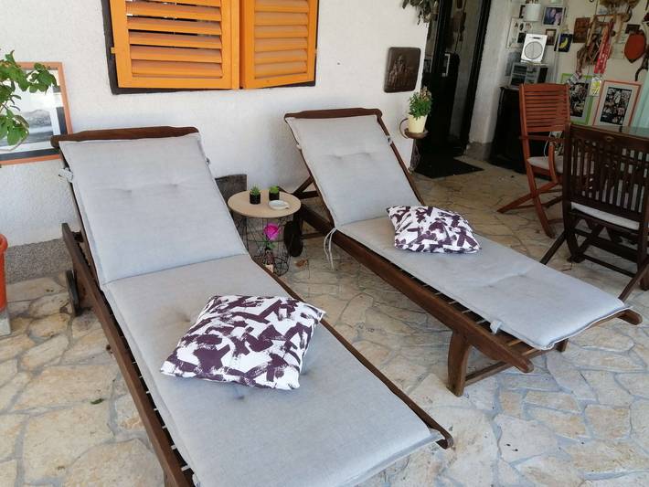 Ganze Wohnung, 3-Zimmer-Ferienwohnung am Strand Grebastica, Sibenik A-23313-a in Grebastica, Šibenik-Knin