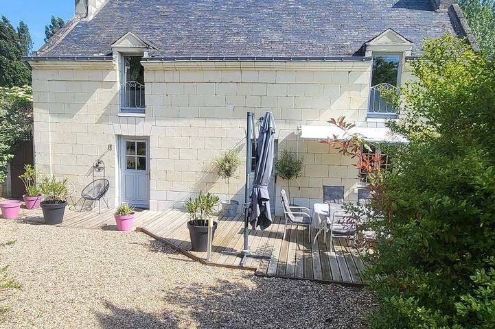 Gîte pour 4 personnes, avec terrasse et jardin à Cinais