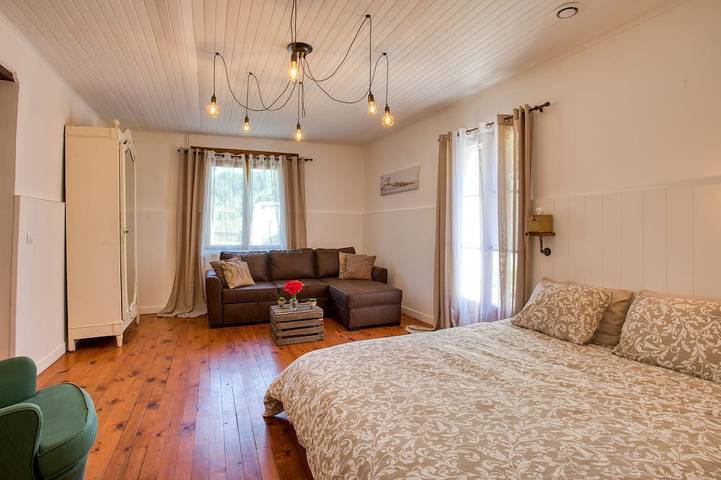 Location de vacances pour 14 personnes, avec jacuzzi ainsi que jardin et sauna, animaux acceptés à Trémolat - 2