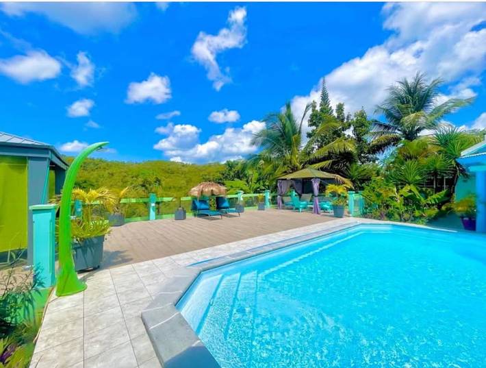 Chambre pour 7 personnes, avec piscine ainsi que terrasse et jardin dans DOM-TOM - 4
