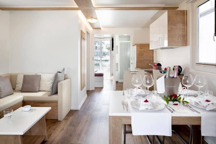 Bateau pour 6 personnes, avec jacuzzi ainsi que balcon et piscine à Misano Adriatico - 4