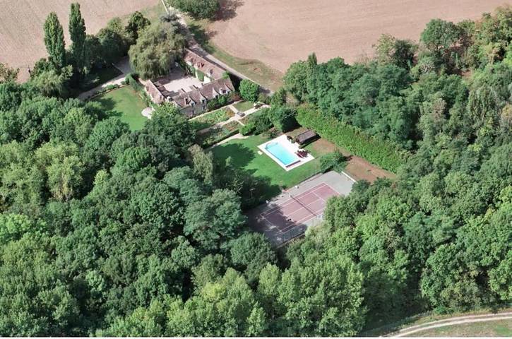 Location de vacances pour 14 personnes, avec Terrasse ainsi que Jardin et Piscine à Saint-Sauveur-sur-École