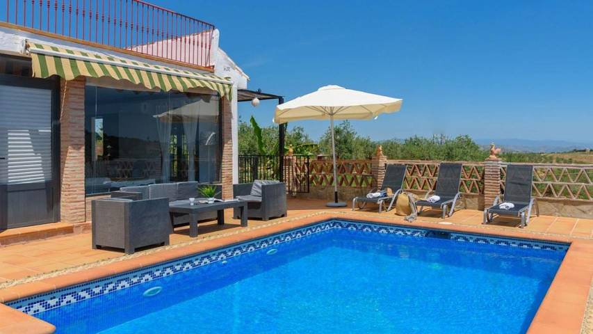 Casa rural para 4 personas, con jardín además de terraza y piscina en Alozaina - 3
