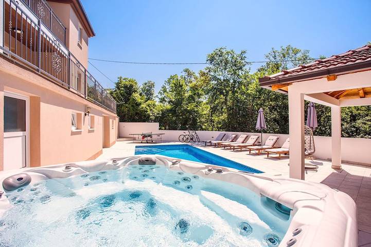 Smještaj za odmor za 8 osoba, s Balkon i Hidromasažna kada, kao i Vrt u Runović (Splitska-Dalmacija)