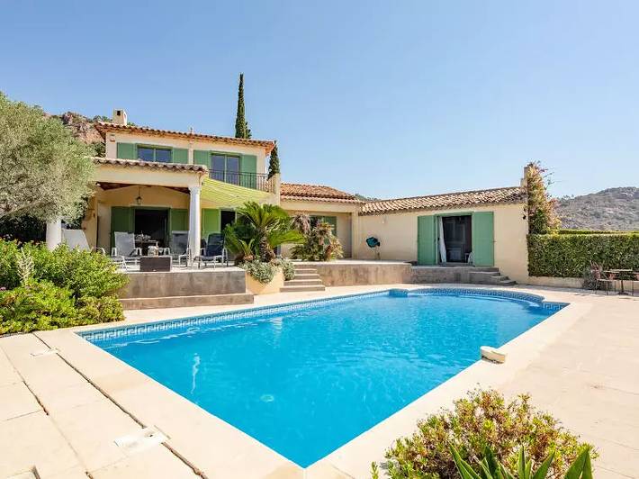 Villa für 8 Personen, mit Balkon und Terrasse sowie Pool