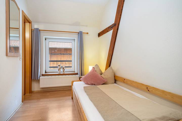 Ganze Wohnung, 'Zimmer 3', Einzelzimmer mit eigenem Bad in Ravensburg, Region Bodensee-Oberschwaben