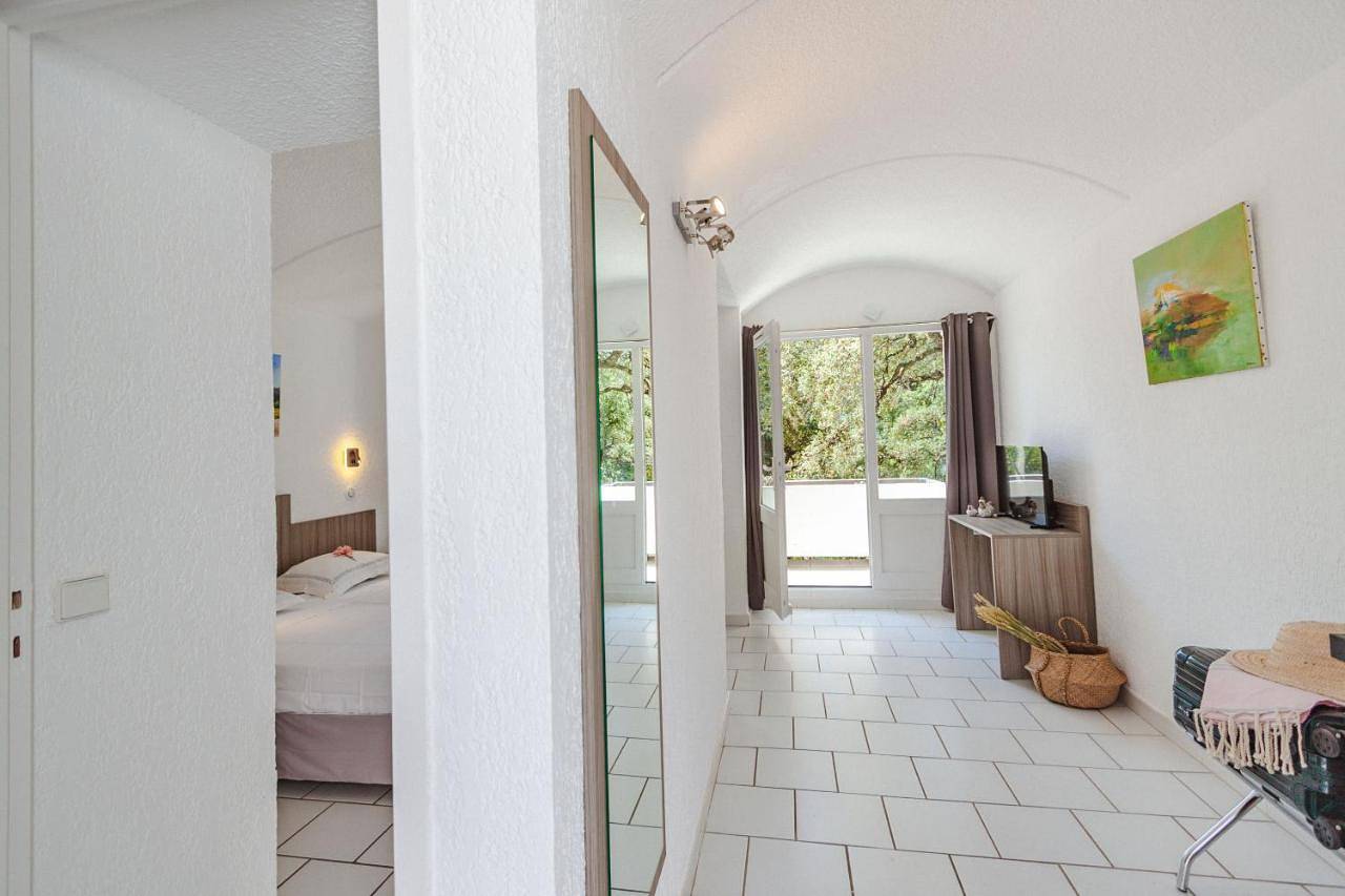Appartement entier, Two-Bedroom Apartment in La Garde-Freinet, Côte méditerranéenne (France)