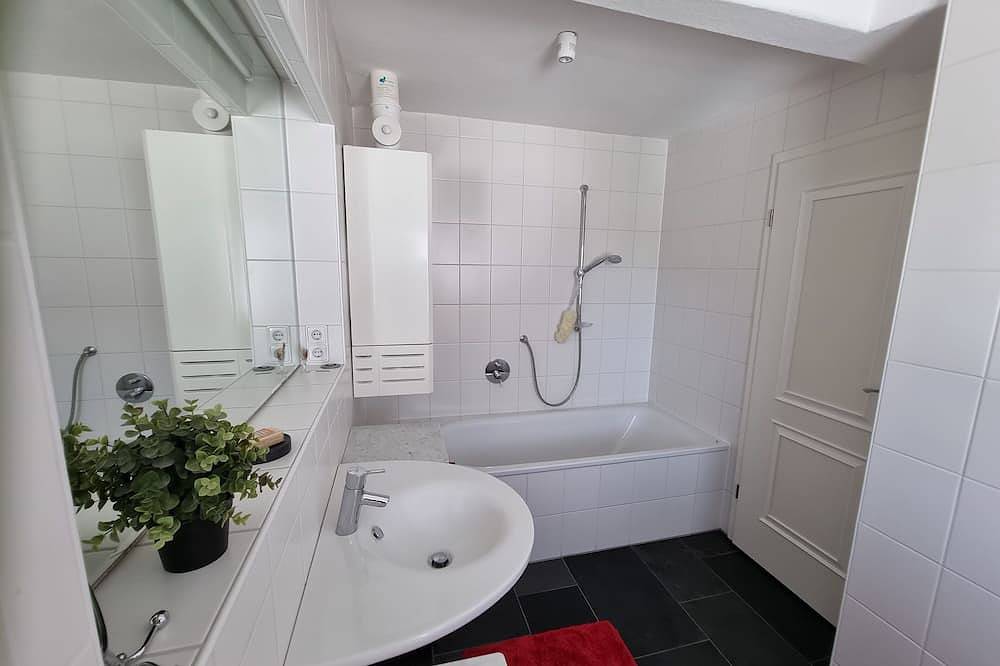 Ganze Wohnung, Hundefreundliches Ferienhaus mit eigenem Garten in Selb, Oberfranken