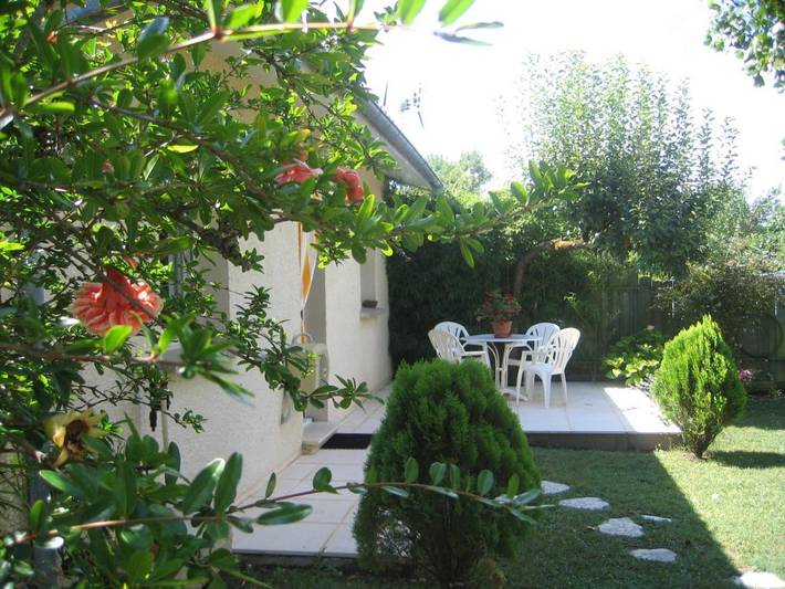 Location de vacances pour 2 personnes, avec Balcon et Terrasse ainsi que Jardin et Vue à Cénac