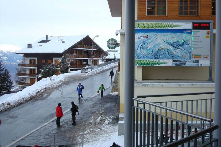 Vakantiewoning voor 6 personen, met balkon en zwembad in Veysonnaz