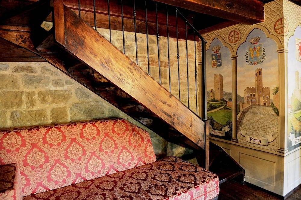 Medieval Tower perfect location for inlove in Pratovecchio, Pratovecchio Stia