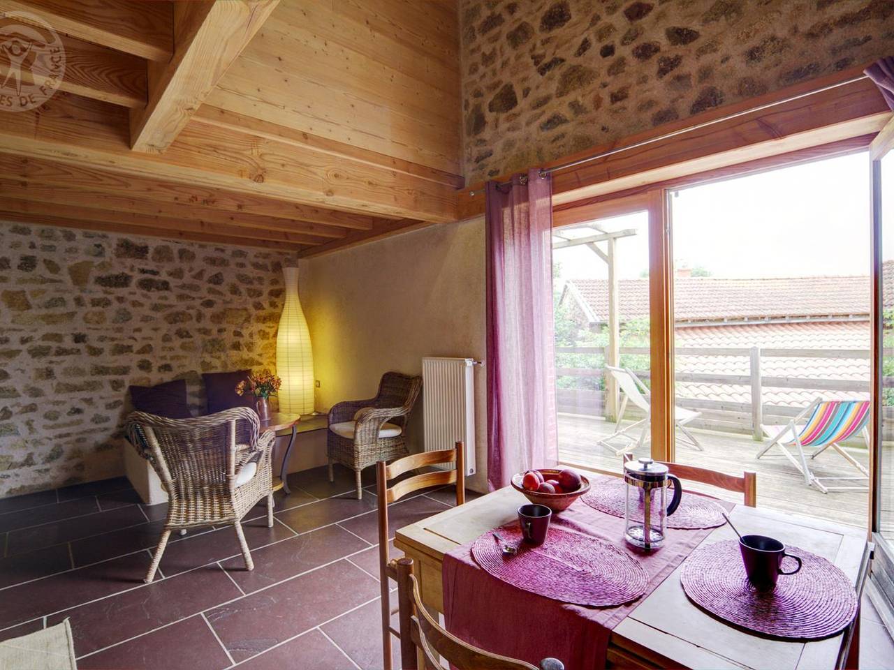 Écogîte confortable avec terrasse privative en pleine campagne in Saint-Romain-d'Urfé, Région de Roanne