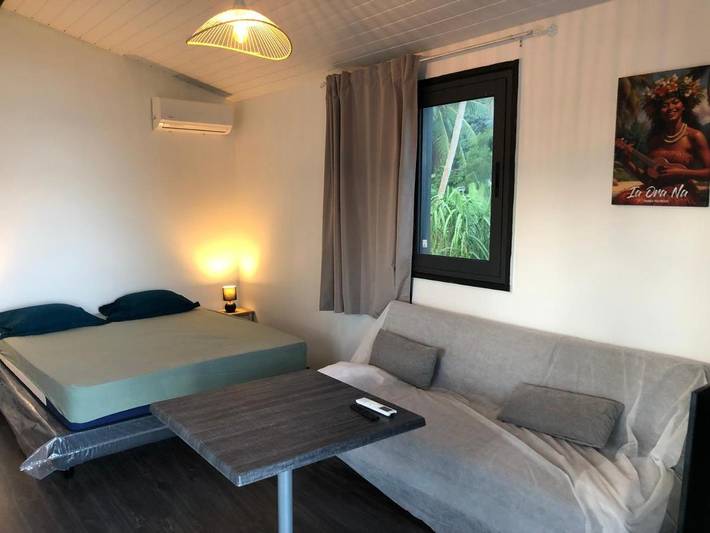 Lodge pour 3 personnes, avec terrasse ainsi que vue et jardin
