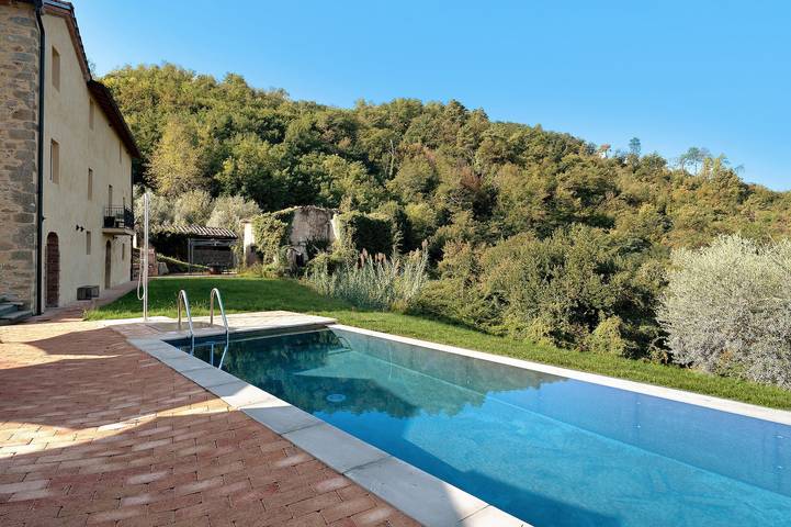 Ferienhaus 'Villa Roncacccio' mit Bergblick, WLAN und Klimaanlage in Borgo a Mozzano, Lucca Provinz