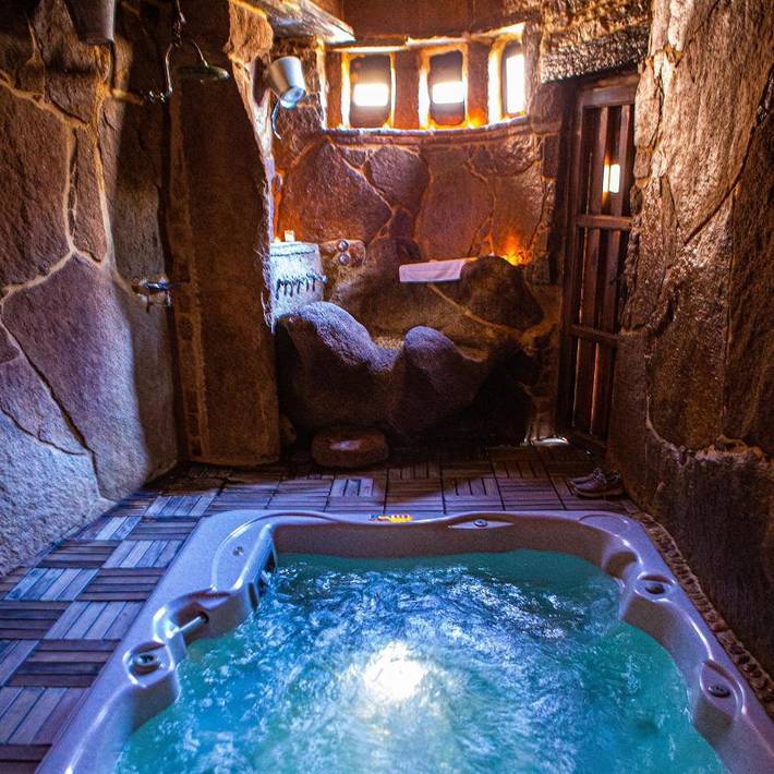 Casa rural para 24 personas, con Terraza y Jacuzzi además de Piscina y Sauna en Saucelle