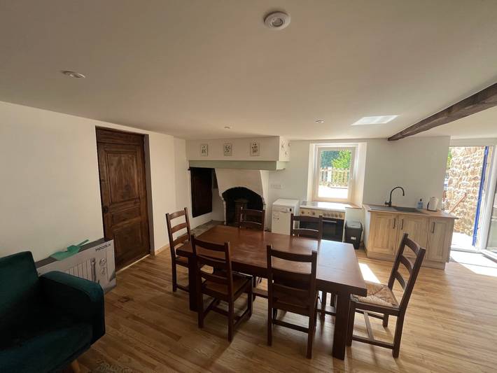 Holiday Home 'Gîte Les Hirondelles' with Shared Terrace in Saint-Alban-d'Ay, Tournon-sur-Rhône region