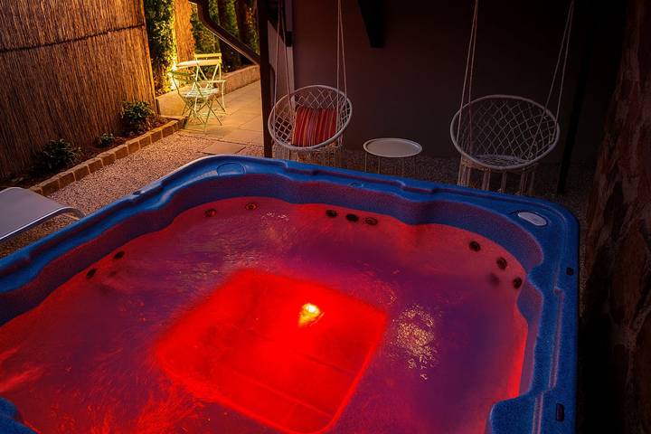 Gîte pour 14 personnes, avec jardin et jacuzzi ainsi que sauna et balcon