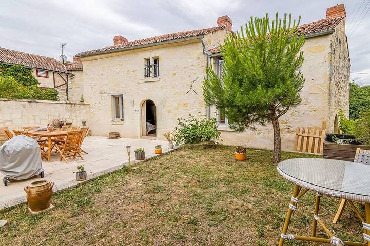 Location de vacances pour 8 personnes, avec terrasse et jardin, animaux acceptés dans Forges (Doué-en-Anjou)