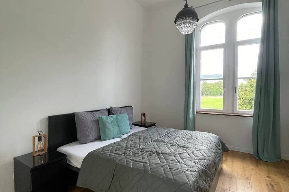 Ganze Wohnung, Viel Charme kombiniert mit Platz (max. 10 Gäste) - Preise können abweichen! in Kruft, Osteifel