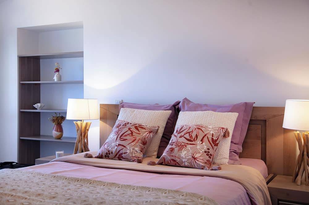 Appartement entier, Magnifique T2 rénové - Vue mer - Calme, où tout accessible à pied in Piana, Région d'Ajaccio