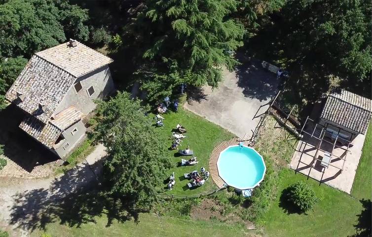 Apartamento moderno con WiFi, aire acondicionado, aparcamiento, terraza y cocina. in Soriano nel Cimino, Provincia de Viterbo