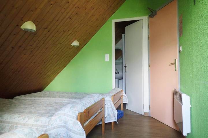 Gîte pour 3 personnes, avec vue ainsi que terrasse et jardin à Grust - 2