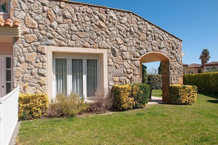 Gîte pour 6 personnes, avec vue ainsi que jardin et piscine dans Bonmont Terres Noves - 3