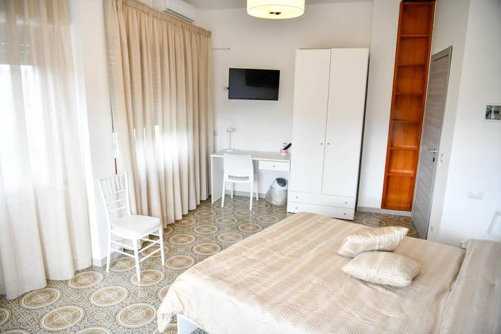 Location de vacances pour 2 personnes, avec jardin ainsi que vue sur le lac et vue, animaux acceptés dans Pergusa - 3