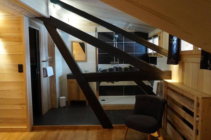 Maison d’hôte pour 2 personnes, avec terrasse ainsi que jardin et vue