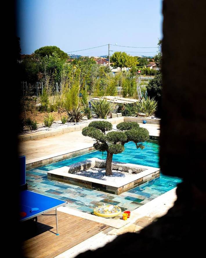 Location de vacances pour 22 personnes, avec piscine et jardin ainsi que terrasse et vue à Coufouleux - 2