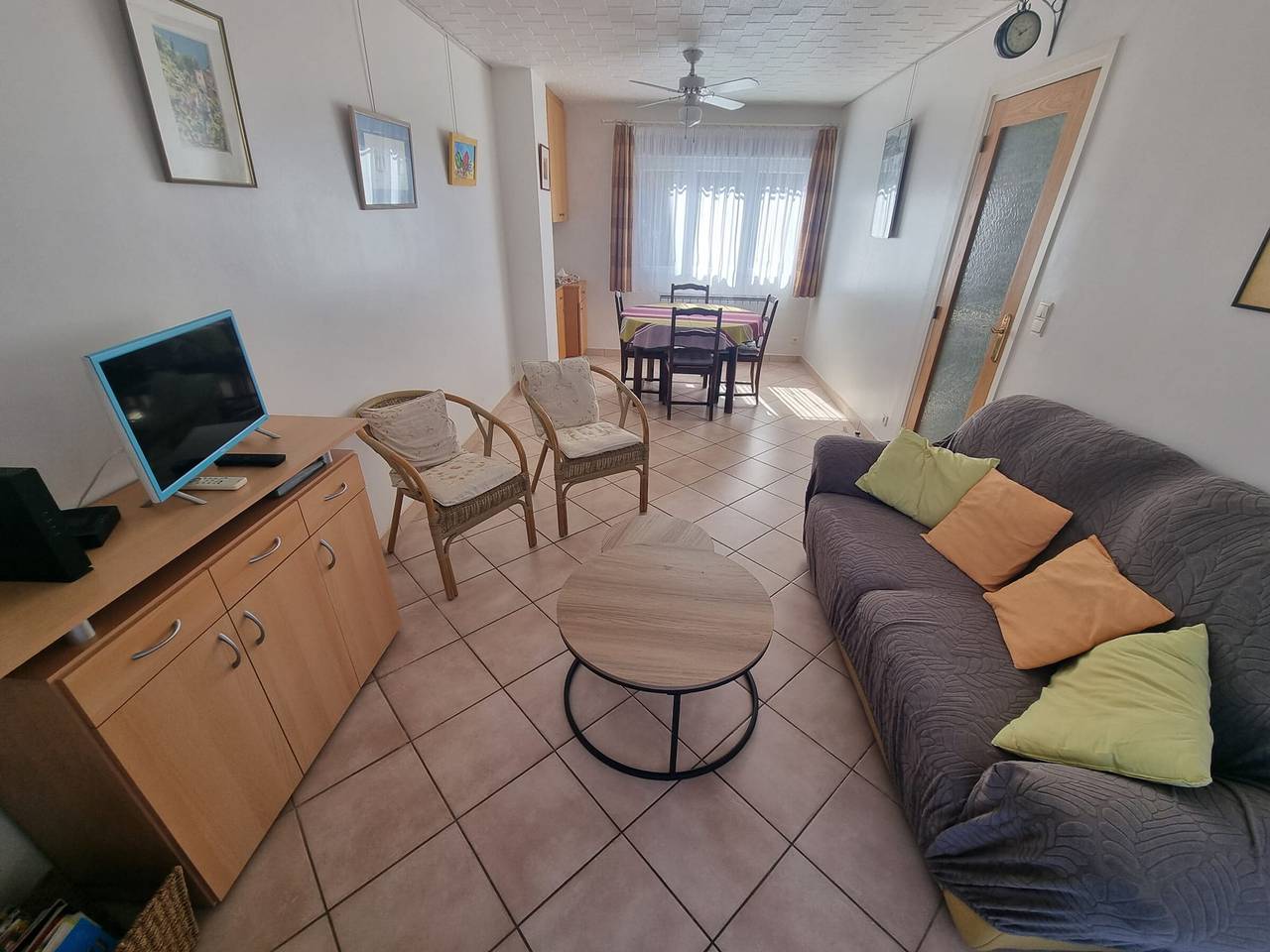 Entire apartment, Quiet T3 Apartment with Terrace and Equipped Kitchen, 300m from the Beach in Collioure in La Côte Vermeille, Collioure