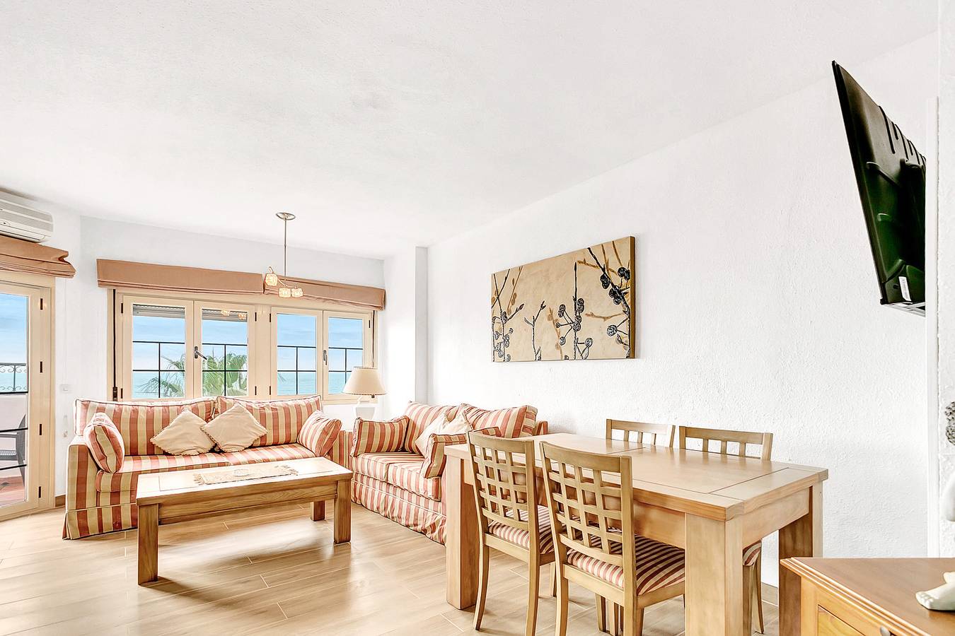 Geheel appartement, Vakantieappartement voor 4 personen met terras in Playa Cabopino, Marbella