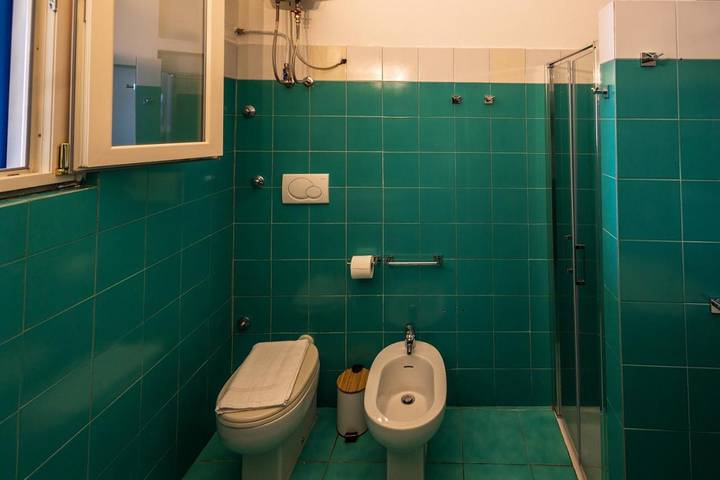 Gîte pour 3 personnes, avec vue ainsi que terrasse et jardin dans Stromboli - 4