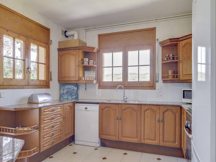 Chalet para 8 personas, con terraza además de jardín y piscina en Maresme - 4