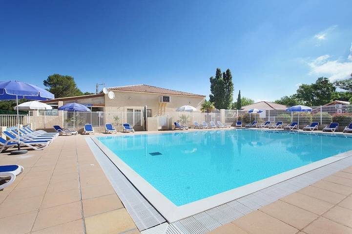 Ferienhaus für 6 Personen, mit Balkon/Terrasse und Terrasse sowie Pool