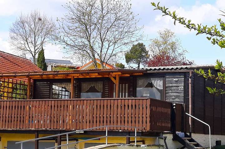 Blockhütte für 4 Personen, mit Balkon und Garten