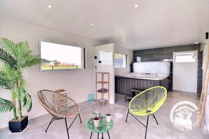 Gîte pour 9 personnes, avec terrasse et jardin ainsi que jacuzzi et sauna en Bretagne - 2