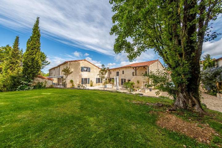 Maison de vacances pour 4 personnes, avec Terrasse et Jardin ainsi que Piscine et Vue à Verdille