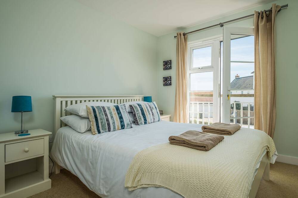 The White House -  a cottage that sleeps 9 guests  in 4 bedrooms in Camber, East Sussex