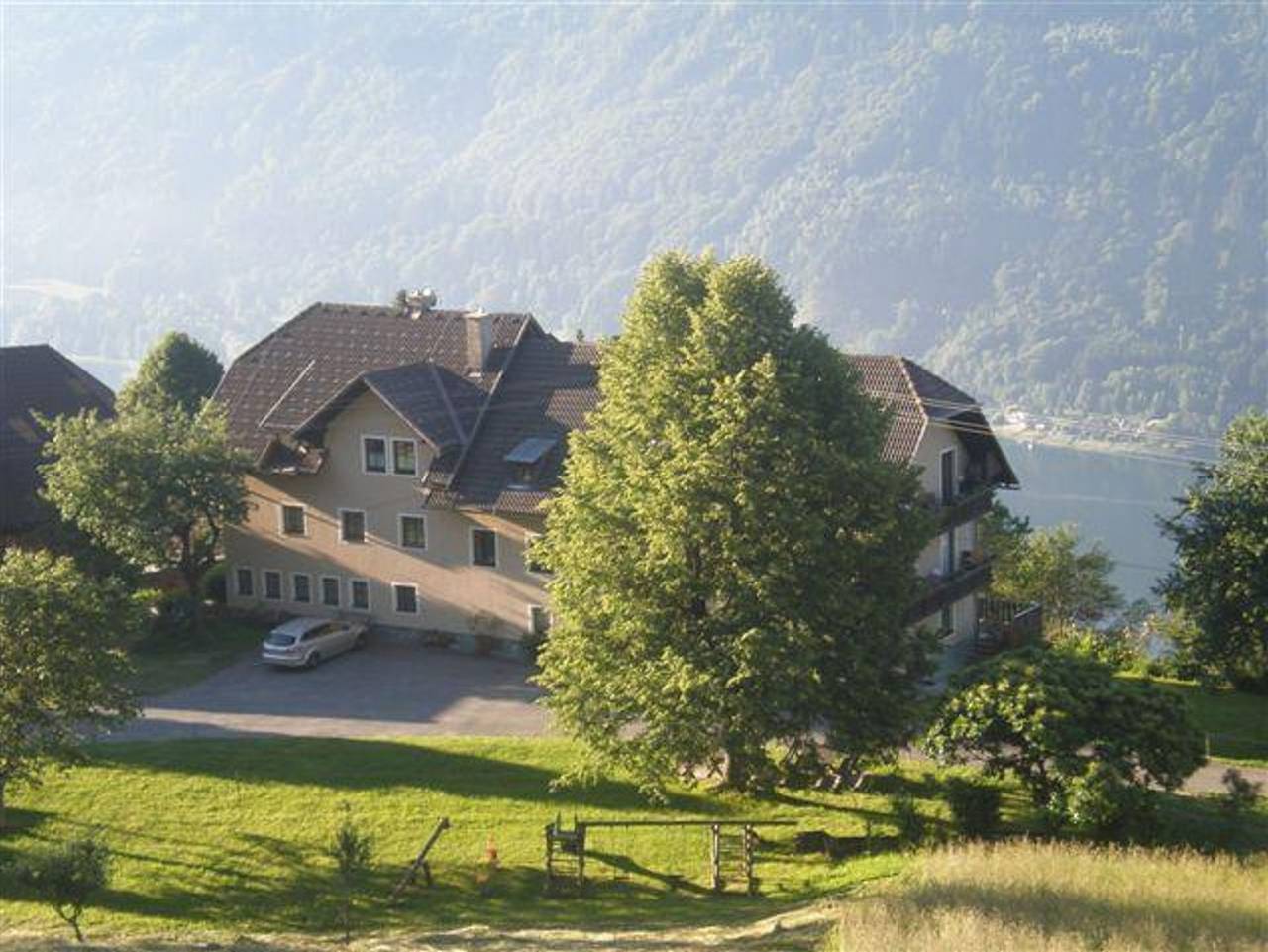 Ganze Ferienwohnung, Landhaus Hofer Ossiacher See - 1 Et. Apartment Ossiacher See Blick in Treffen am Ossiacher See, Gerlitzen